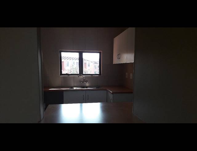 2 BEDROOM FLAT RENTED IN CAVERSHAM GLEN